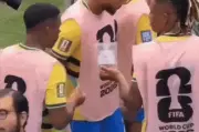 Endrick 'trộm' kẹo cao su của HLV Ancelotti, chia cho Neymar và đồng đội gây sốt