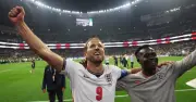 Harry Kane khản giọng vì hát cùng CĐV sau trận thắng Mexico