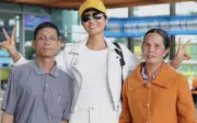 H'Hen Niê sau gần một thập kỷ nổi tiếng: Không hoàn hảo nhưng vẫn yêu những gì ba mẹ cho