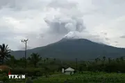 Indonesia nâng cảnh báo núi lửa Anak Krakatau lên mức cao nhất