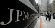 JPMorgan hạ dự báo giá vàng 2026, cảnh báo rủi ro từ lãi suất Fed