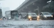 Kinh nghiệm lái xe an toàn qua vùng ngập nước mùa mưa bão