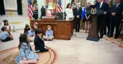 Mỗi trẻ sơ sinh Mỹ được cấp 1.000 USD đầu tư chứng khoán qua 'Tài khoản Trump'