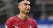 Người hâm mộ trẻ nghẹn ngào chia tay Ronaldo tại World Cup