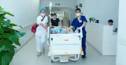 Nguy kịch sau ăn hải sản, nữ sinh được cứu sống