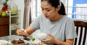 Nên ăn 3 bữa hay chia nhiều bữa nhỏ? Chuyên gia giải đáp