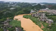 Trung Quốc kích hoạt ứng phó khẩn cấp khi áp thấp nhiệt đới mạnh lên thành bão