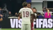 Yamal ôm Ronaldo và Cancelo sau trận gây xúc động mạnh